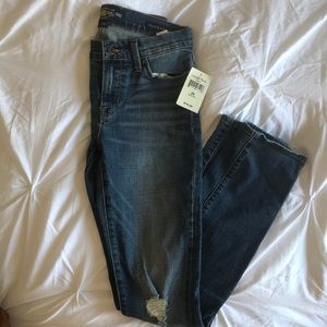 NWT Lucky jeans.Size 2/26.Straight cut/distressed